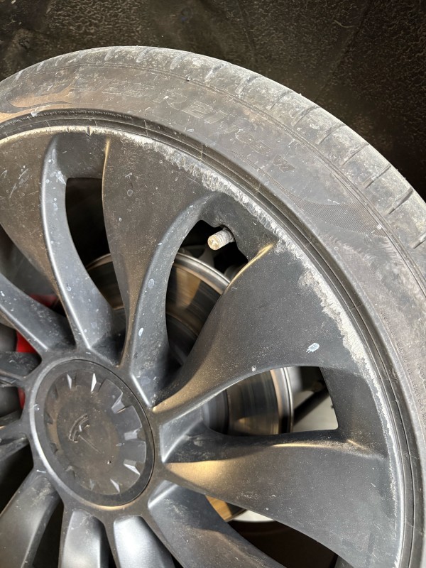 réparation jante alu Tesla Model Y à domicile Bordeaux - avant après