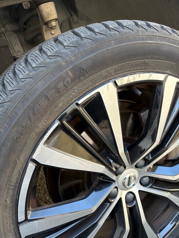 JANTE RAYEE VOLVO PESSAC