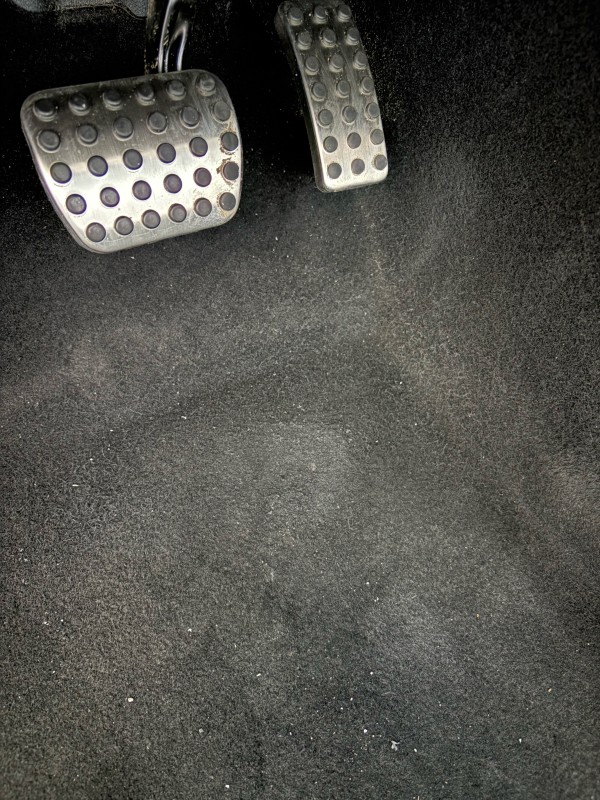 reparation trou moquette tissus