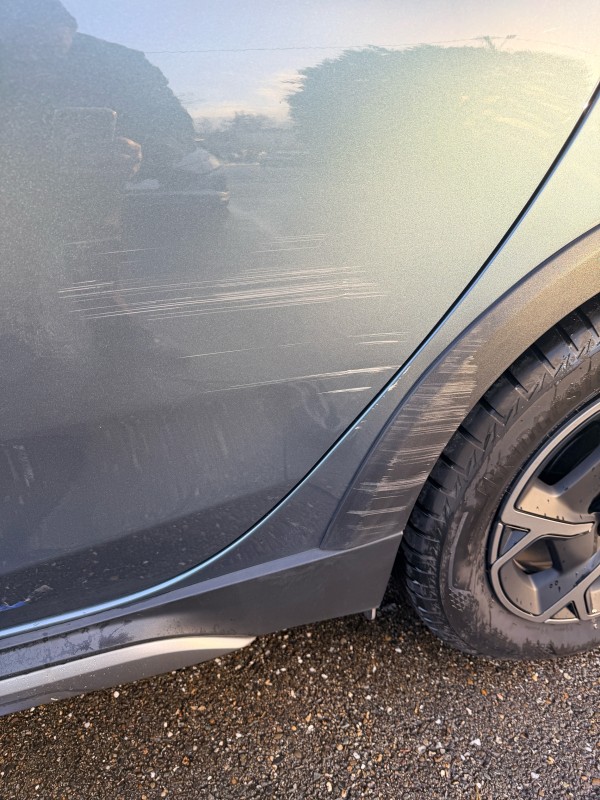 réparation rayures profondes porte voiture - raccord peinture à domicile Bordeaux