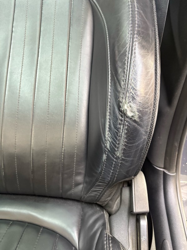 siege en cuir troue merignac