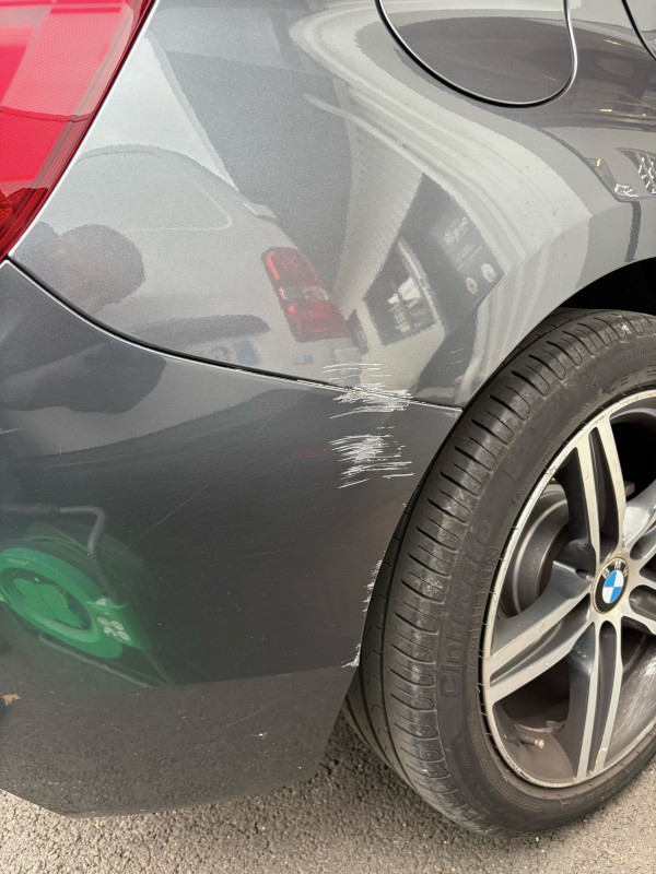 RAYURE PEINTURE PARE CHOC ET AILE BMW SERIE