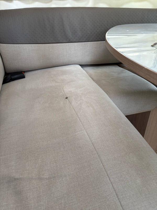 reparation trou de cigarette camping car