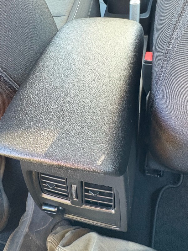 ACCOUDOIR VOITURE ABIME BORDEAUX