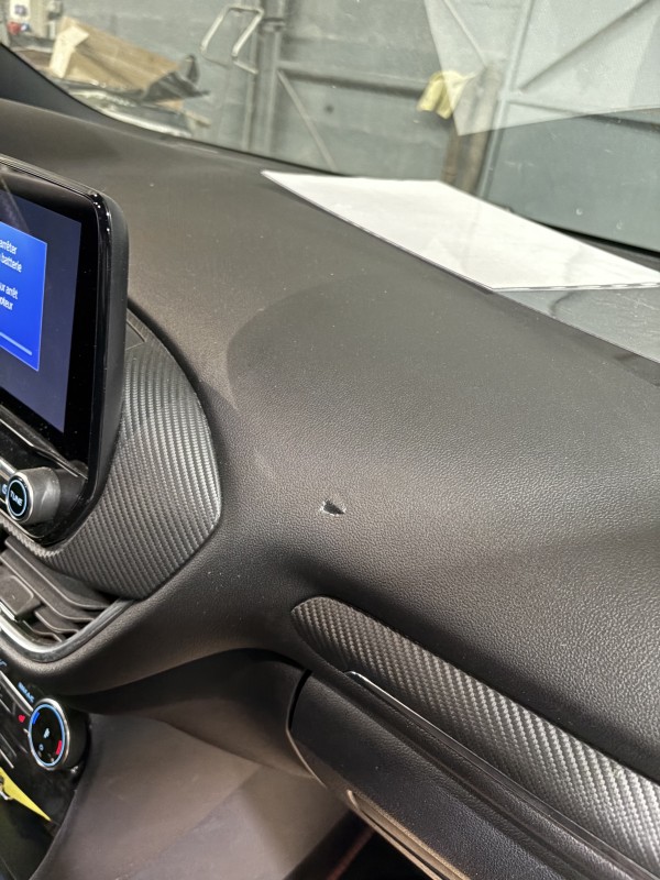 trou tableau de bord