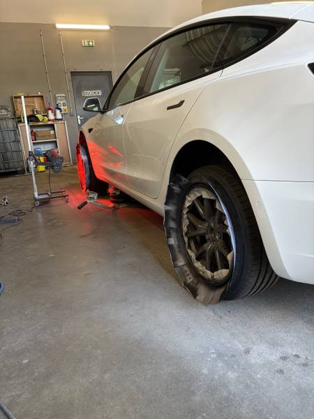 RENOVATION JANTES TESLA MODEL 3