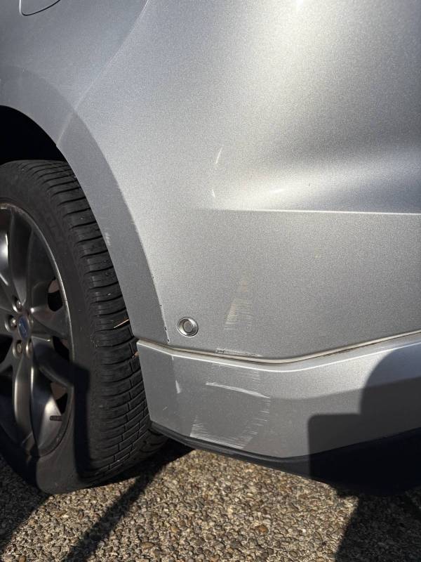 pare choc arriere ford edge rayé