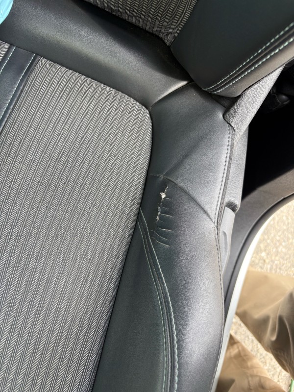 REPARATION SIEGE SIMILI CUIR BORDEAUX