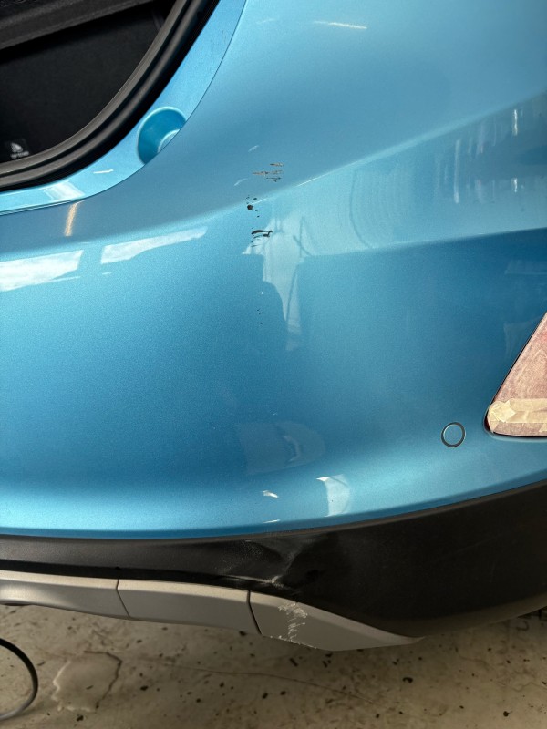 rayure profonde sur pare choc